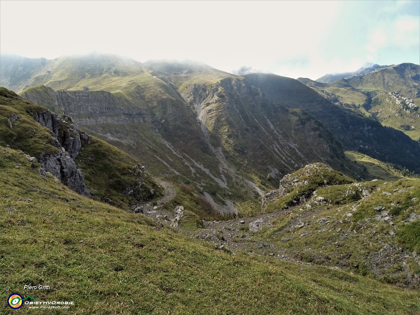 48 Sent. 101 in discesa dall'Alpe Cabretondo al Passo di Regadur.JPG